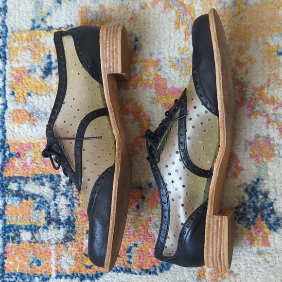 Stuart Weitzman Dandy Polka Dot Perforated Leather Wingtip Oxfords Black 8.5 - Picture 7 of 15